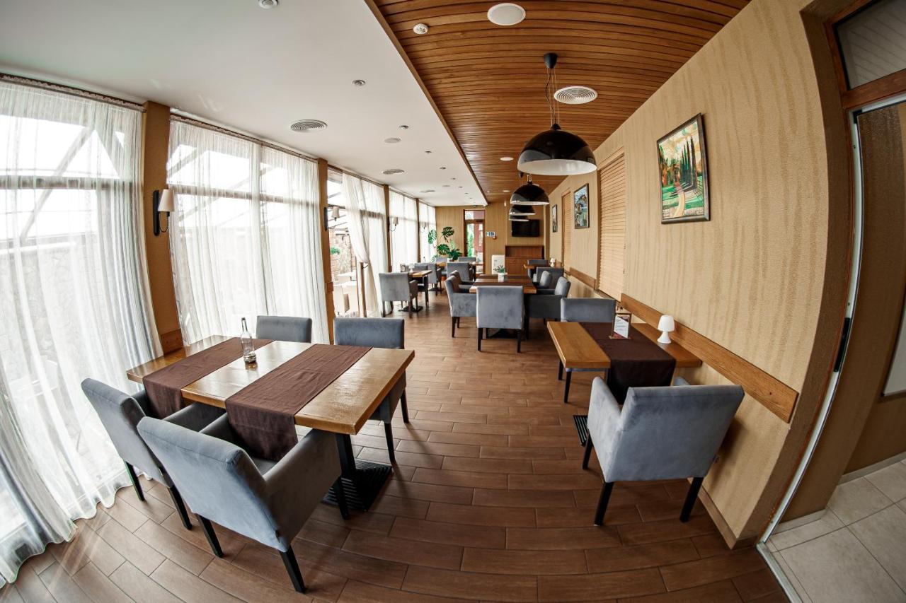 Kolobok Hotel Kniahynynok Ngoại thất bức ảnh