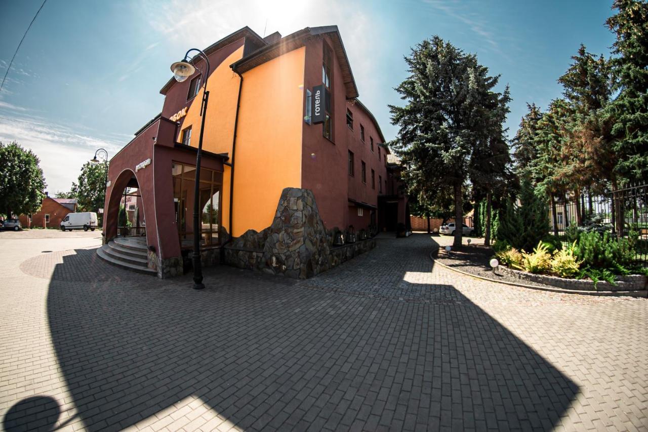 Kolobok Hotel Kniahynynok Ngoại thất bức ảnh