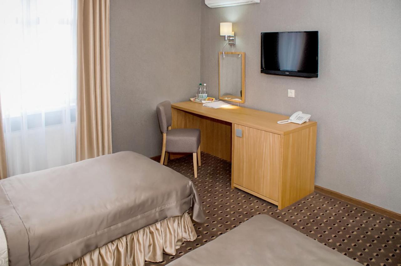 Kolobok Hotel Kniahynynok Ngoại thất bức ảnh