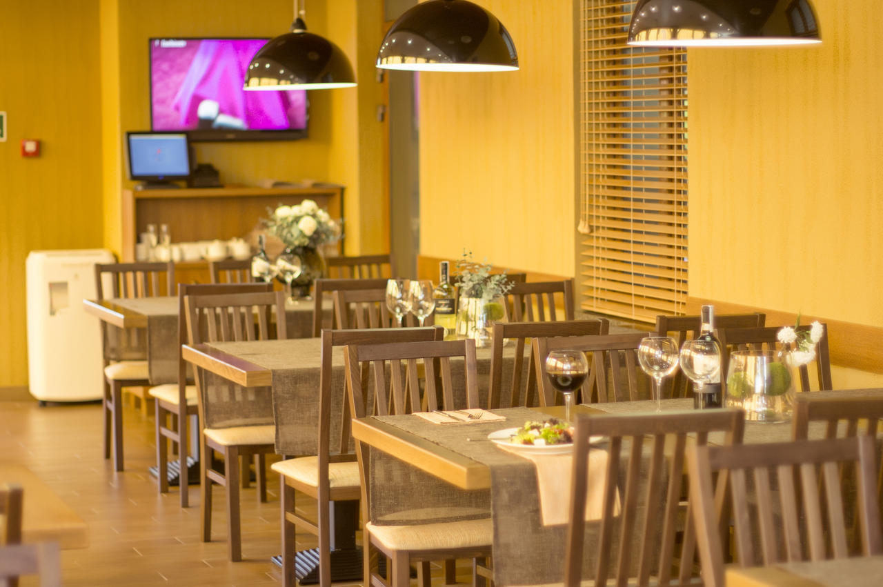 Kolobok Hotel Kniahynynok Ngoại thất bức ảnh