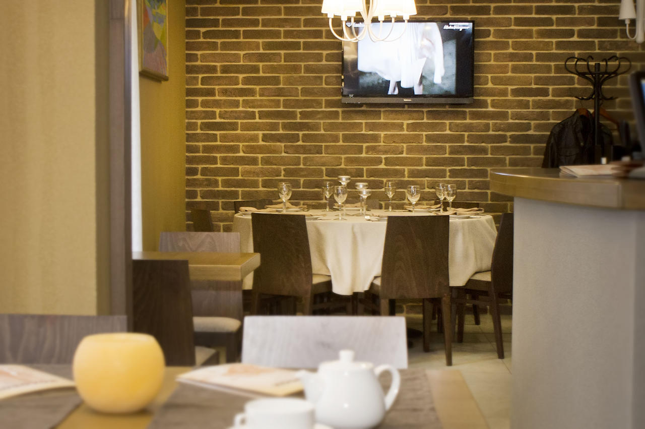 Kolobok Hotel Kniahynynok Ngoại thất bức ảnh