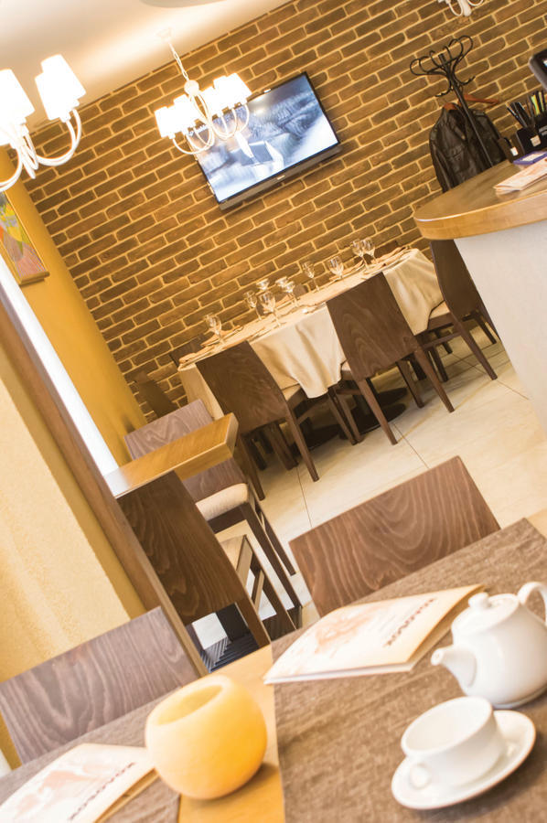 Kolobok Hotel Kniahynynok Ngoại thất bức ảnh